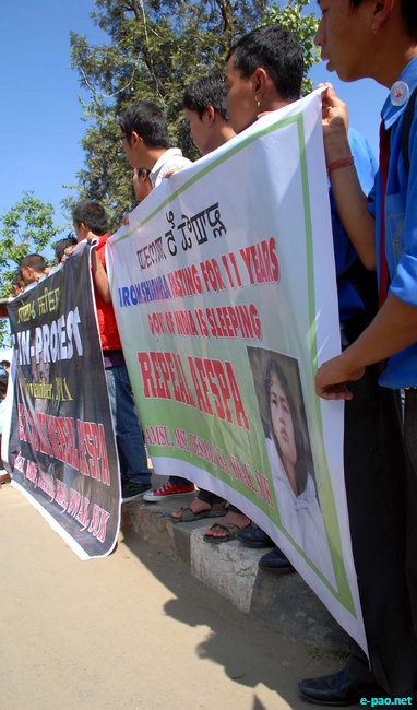 Student's stage sit-in protest in front of Kangla Gate Imphal for Irom Sharmila :: Nov 5 2011