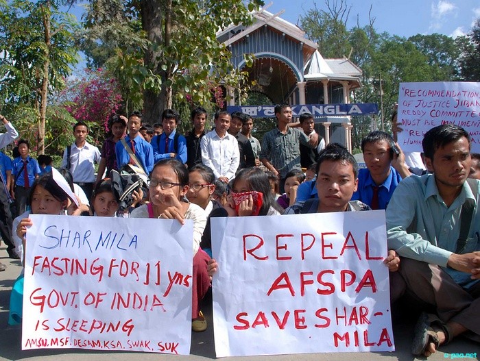 Student's stage sit-in protest in front of Kangla Gate Imphal for Irom Sharmila :: Nov 5 2011