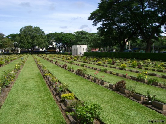 Kanchanaburi War Cemetery :: Thailand 2008