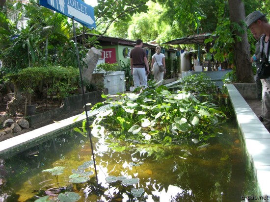 Kanchanaburi War Cemetery :: Thailand 2008