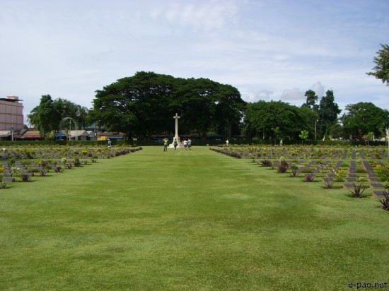 Kanchanaburi War Cemetery :: Thailand 2008