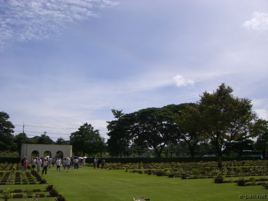 Kanchanaburi War Cemetery :: Thailand 2008