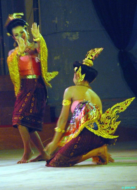 Thai Cultural Dance at the Manipur Sangai Tourism Festival 2011 :: 28 November