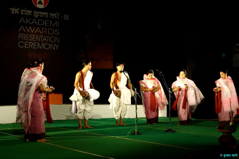 Pung Chollom presentation at Akademi awards presentation ceremony for the year 2010 ::  August 8, 2012