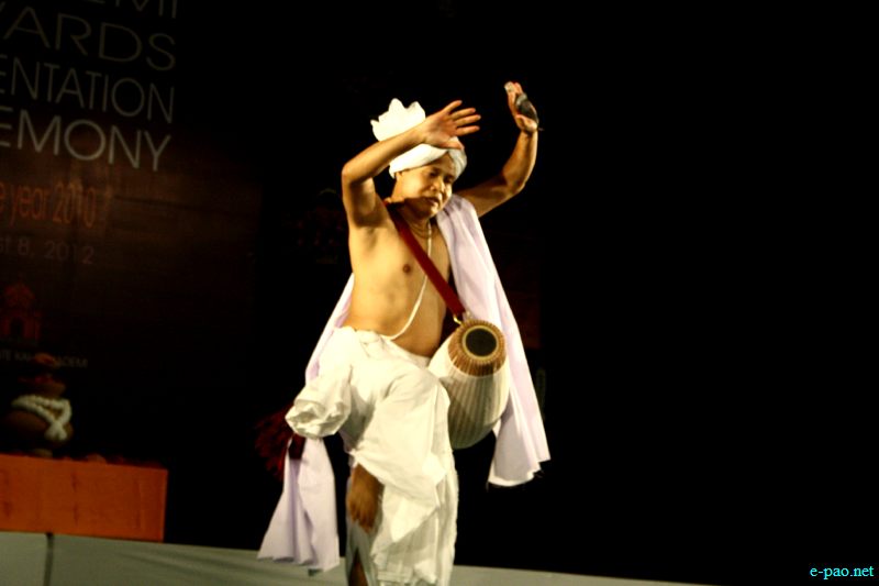 Pung Chollom presentation at Akademi awards presentation ceremony for the year 2010 ::  August 8, 2012