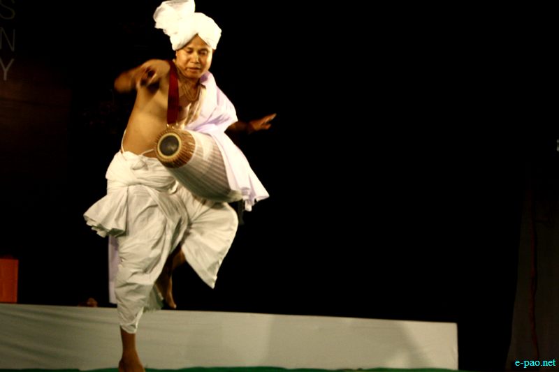 Pung Chollom presentation at Akademi awards presentation ceremony for the year 2010 ::  August 8, 2012