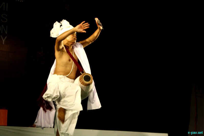 Pung Chollom presentation at Akademi awards presentation ceremony for the year 2010 ::  August 8, 2012