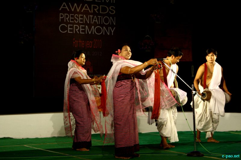 Pung Chollom presentation at Akademi awards presentation ceremony for the year 2010 ::  August 8, 2012