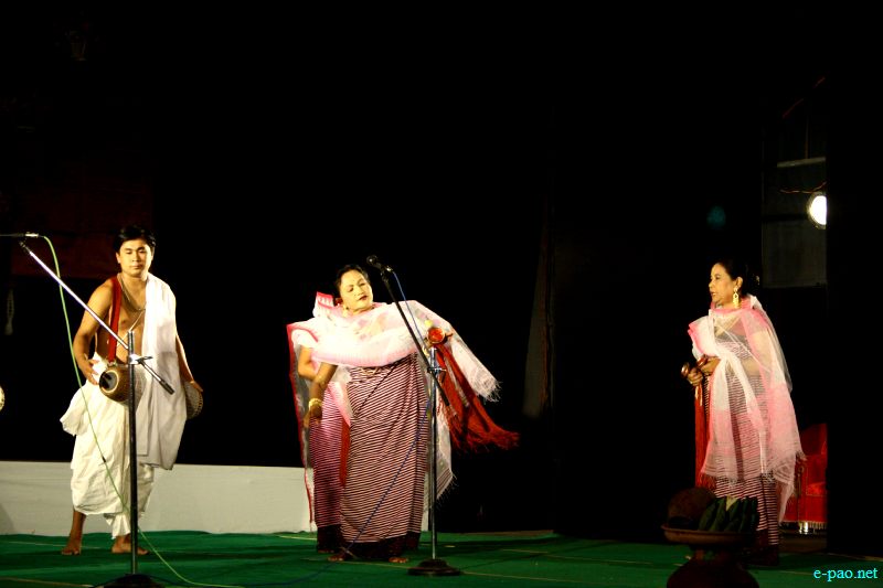 Pung Chollom presentation at Akademi awards presentation ceremony for the year 2010 ::  August 8, 2012