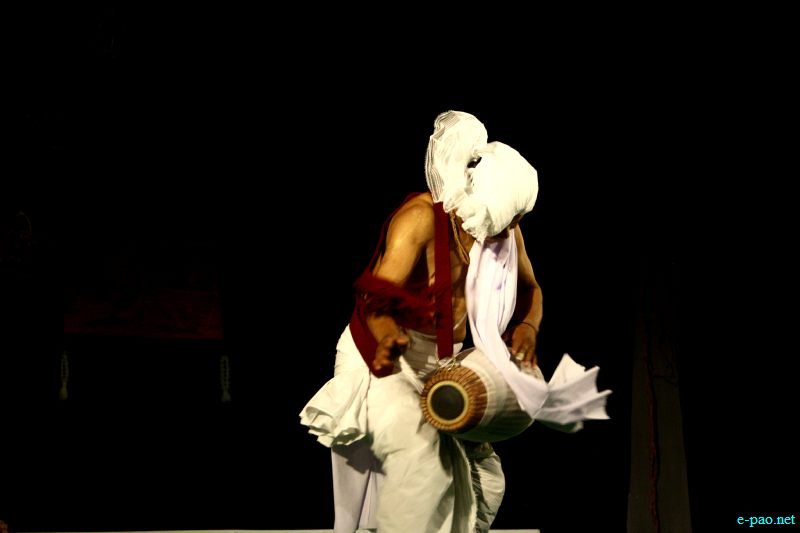 Pung Chollom presentation at Akademi awards presentation ceremony for the year 2010 ::  August 8, 2012