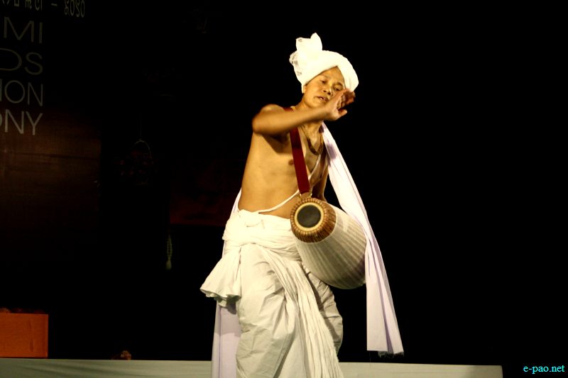 Pung Chollom presentation at Akademi awards presentation ceremony for the year 2010 ::  August 8, 2012