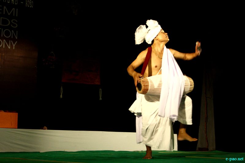 Pung Chollom presentation at Akademi awards presentation ceremony for the year 2010 ::  August 8, 2012
