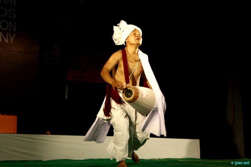 Pung Chollom presentation at Akademi awards presentation ceremony for the year 2010 ::  August 8, 2012