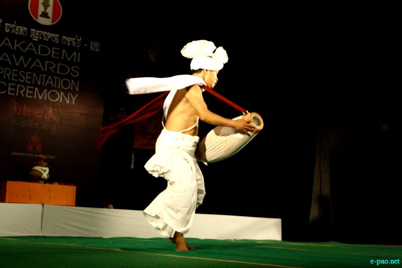 Pung Chollom presentation at Akademi awards presentation ceremony for the year 2010 ::  August 8, 2012