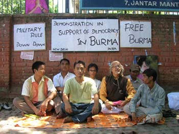 Dharna to support people's movement in Burma :: 2007
