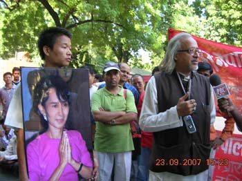 Dharna to support people's movement in Burma :: 2007