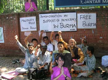 Dharna to support people's movement in Burma :: 2007