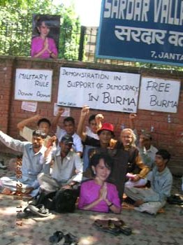 Dharna to support people's movement in Burma :: 2007