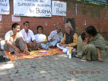 Dharna to support people's movement in Burma :: 2007