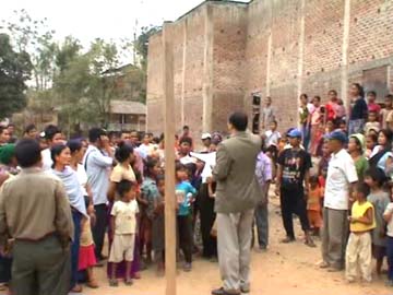 Kuki Refugees Returning to Moreh, April 2007