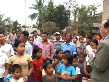 Kuki Refugees Returning to Moreh, April 2007