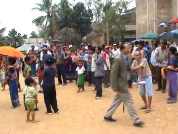 Kuki Refugees Returning to Moreh, April 2007