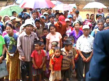 Kuki Refugees Returning to Moreh, April 2007
