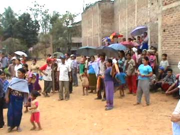 Kuki Refugees Returning to Moreh, April 2007