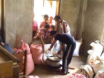 Kuki Refugees Returning to Moreh, April 2007