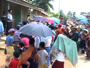 Kuki Refugees Returning to Moreh, April 2007