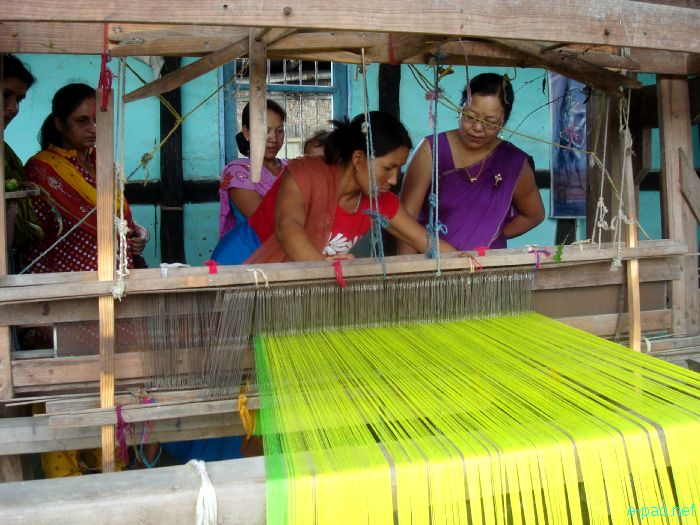 Gift handing out ceremony for widows of late BSF jawan at Nambol Phoijing :: September 20 2011