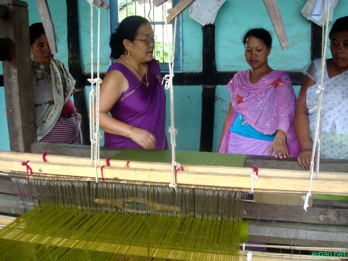 Gift handing out ceremony for widows of late BSF jawan at Nambol Phoijing :: September 20 2011