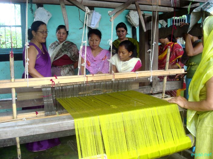 Gift handing out ceremony for widows of late BSF jawan at Nambol Phoijing :: September 20 2011