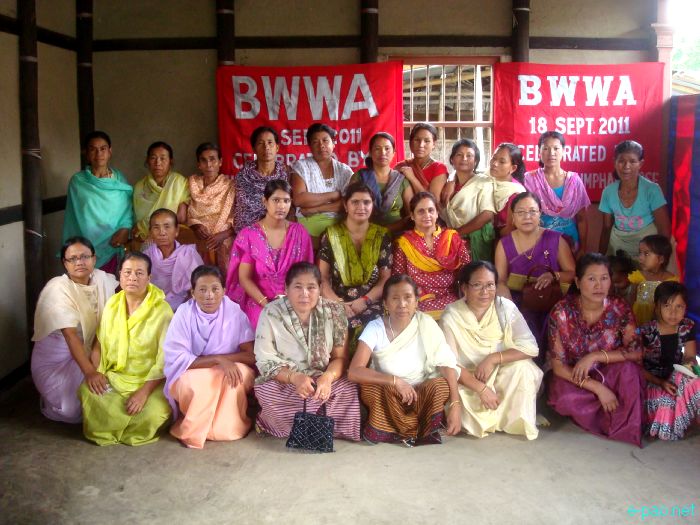 Gift handing out ceremony for widows of late BSF jawan at Nambol Phoijing :: September 20 2011