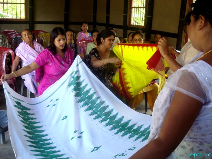 Gift handing out ceremony for widows of late BSF jawan at Nambol Phoijing :: September 20 2011