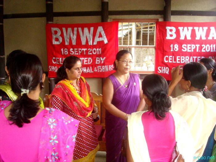 Gift handing out ceremony for widows of late BSF jawan at Nambol Phoijing :: September 20 2011