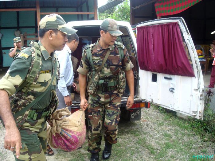 Gift handing out ceremony for widows of late BSF jawan at Nambol Phoijing :: September 20 2011