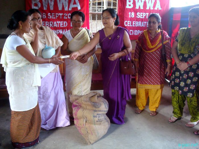 Gift handing out ceremony for widows of late BSF jawan at Nambol Phoijing :: September 20 2011