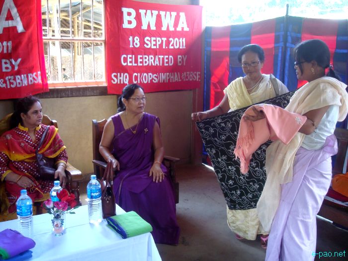 Gift handing out ceremony for widows of late BSF jawan at Nambol Phoijing :: September 20 2011
