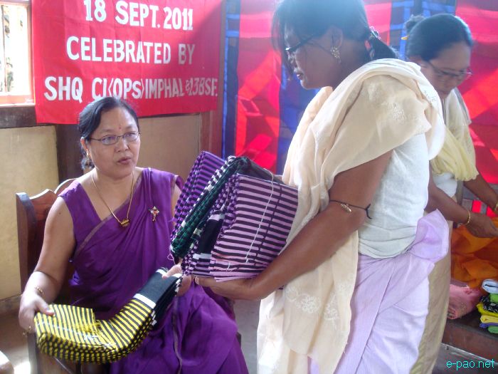Gift handing out ceremony for widows of late BSF jawan at Nambol Phoijing :: September 20 2011