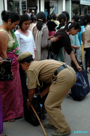 Police Frisking on eve of Lok Sabha Election :: April 10 2009