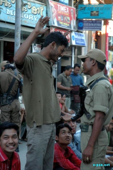 Police Frisking on eve of Lok Sabha Election :: April 10 2009