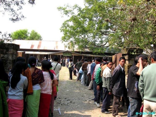 Voting at Konthoujam Assembly Constituency :: February 14, 2011
