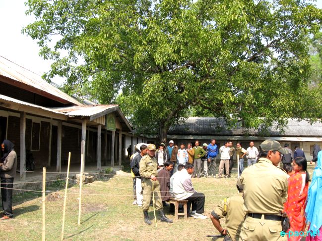Voting at Konthoujam Assembly Constituency :: February 14, 2011