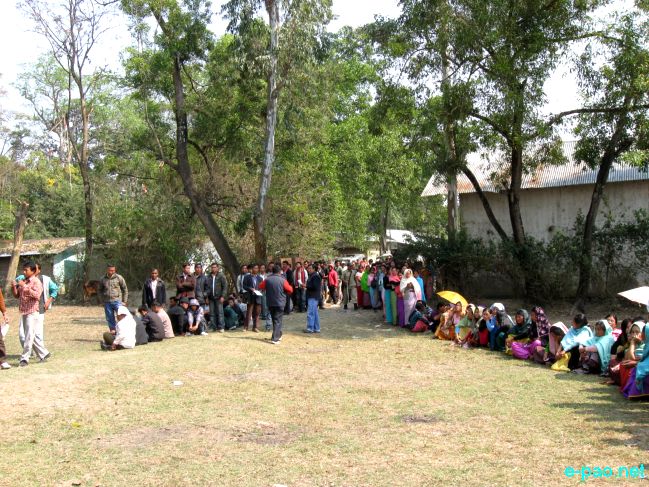 Voting at Konthoujam Assembly Constituency :: February 14, 2011