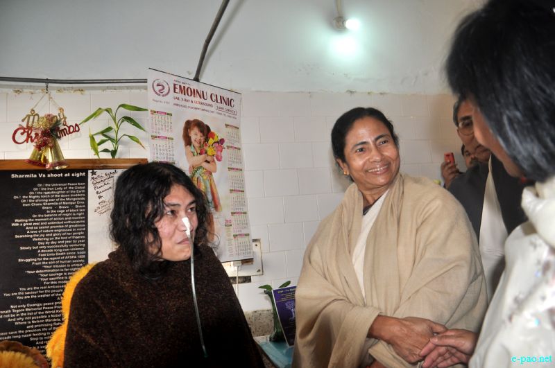 Mamata Banerjee meeting with  Irom Chanu Sharmila on Jan 24, 2012