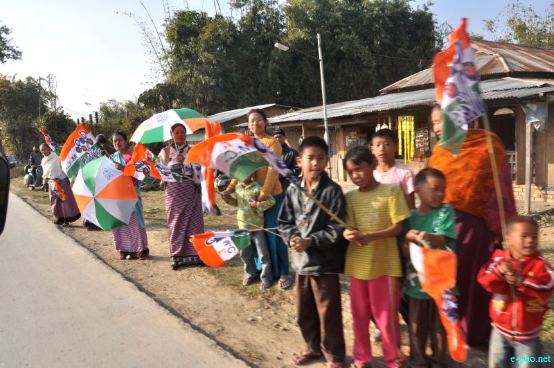 Mamata Banerjee woos Manipur voters on her maiden visit :: January 25, 2012
