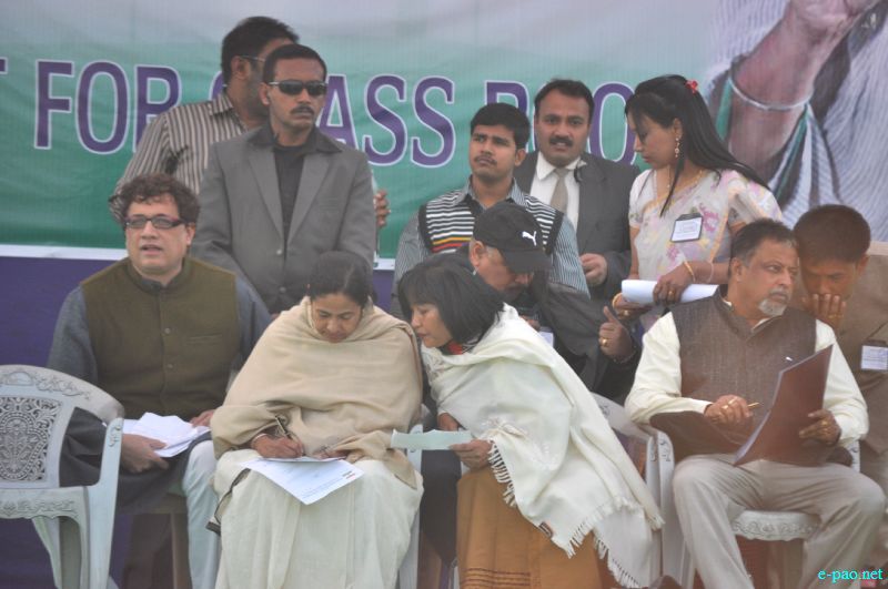 Mamata Banerjee woos Manipur voters on her maiden visit :: January 25, 2012