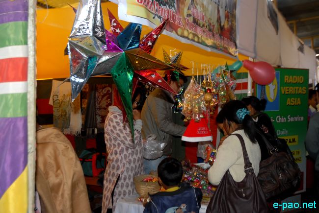 A Christmas shopping in Imphal city   :: 12 December 2010