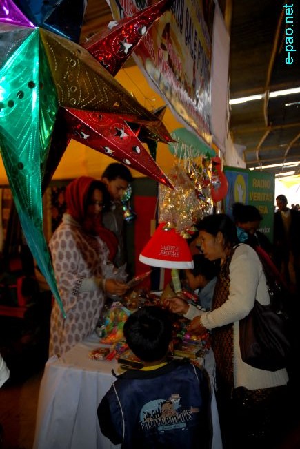 A Christmas shopping in Imphal city   :: 12 December 2010
